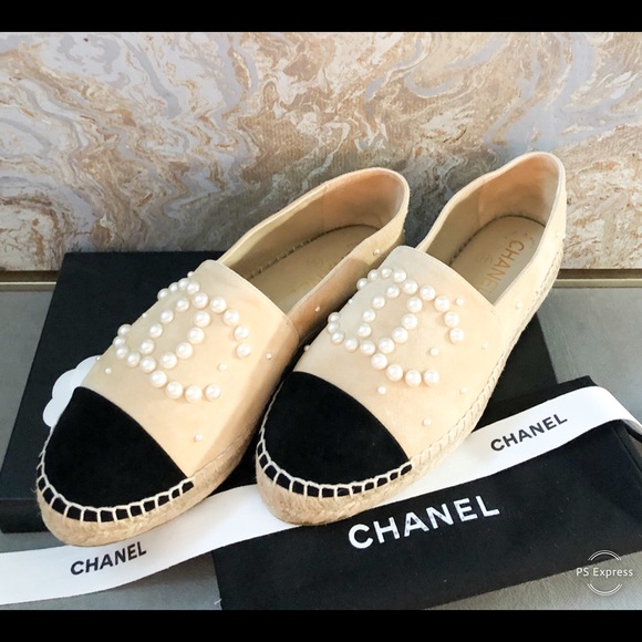 Sold Chanel 17B Beige CC Pearl Espadrille flats - Picture 2 of 8